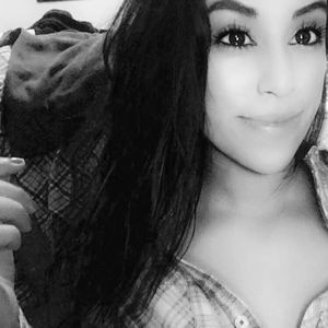 Meet your Posher, Yesenia